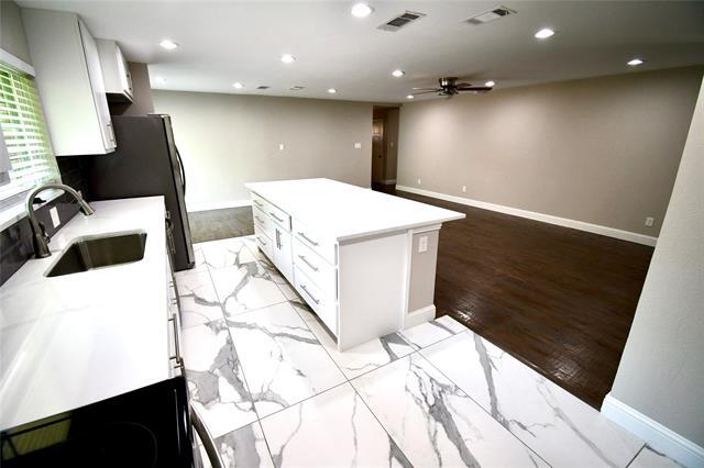 Foto del edificio - 2701 Warren Cir