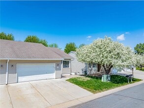 Building Photo - 102X Primrose Ln