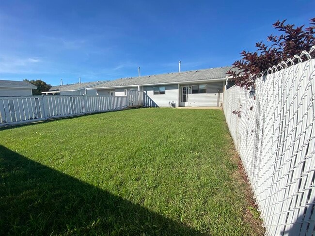 Building Photo - 2 Bed 1 Bath Unit in Red Deer, AB