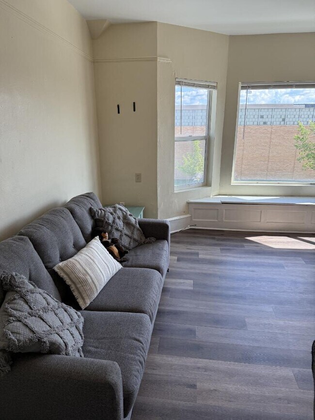 Foto del edificio - 903 Beltrami Ave NW