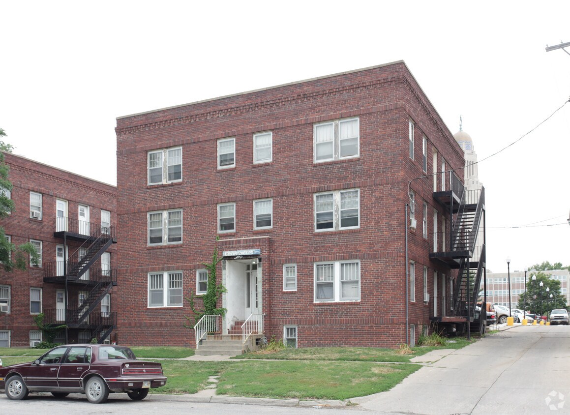 Building Photo - Chancellor