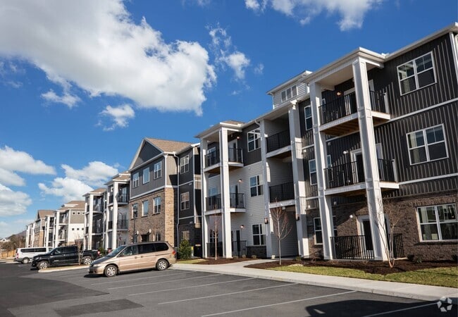 Building Photo - District Vue