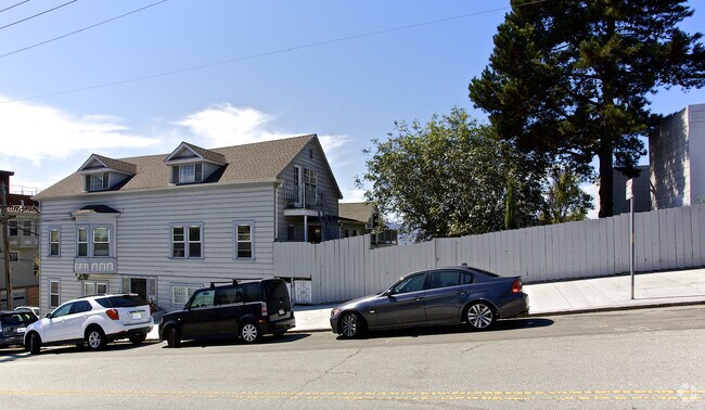 Building Photo - 990-996 De Haro St