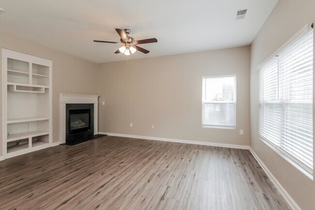 Building Photo - 10243 Hugue Way