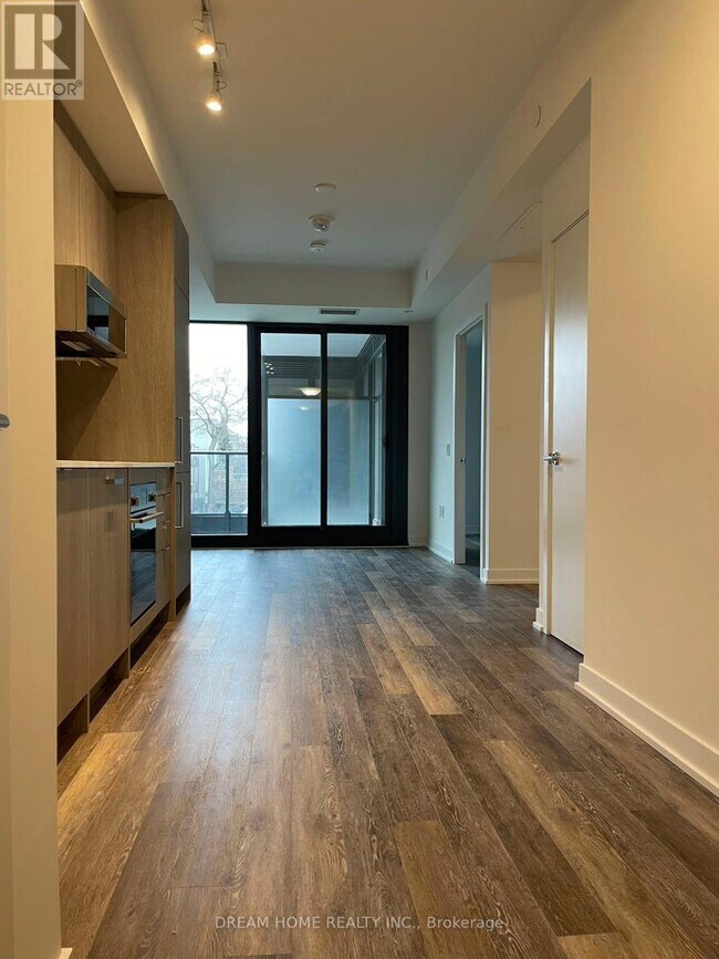 Photo du bâtiment - 250-250 Lawrence Ave W