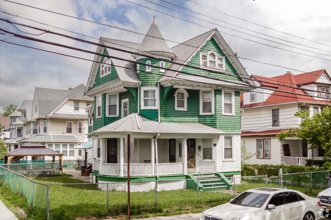 Queen Anne style homes are popular in Richmond Hill.