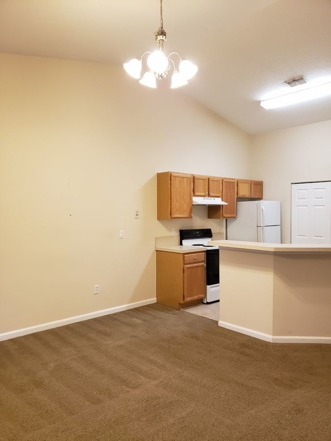 Building Photo - 3 BEDROOM/2 BATH DUPLEX PALM COAST 1000