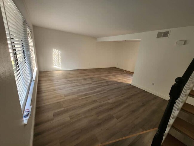 Foto del edificio - 2746 Via Tulipan