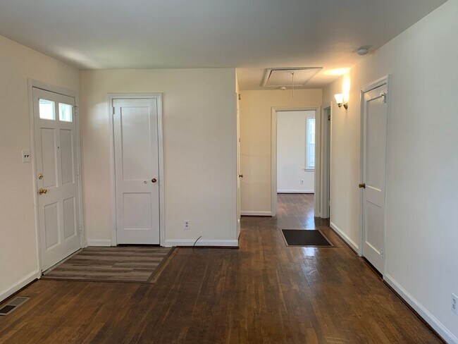 Building Photo - 2317 Glascock Street- 2-Bedroom, 1-Bath,  ...