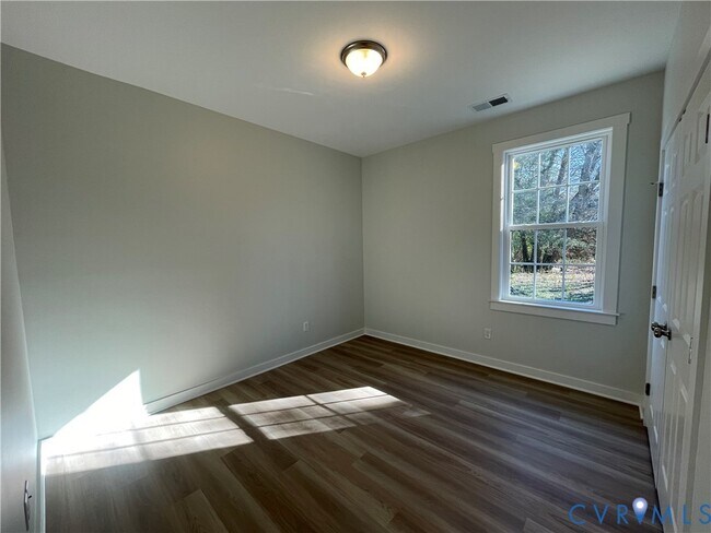 Foto del edificio - 96 Sandy Brooke Ln