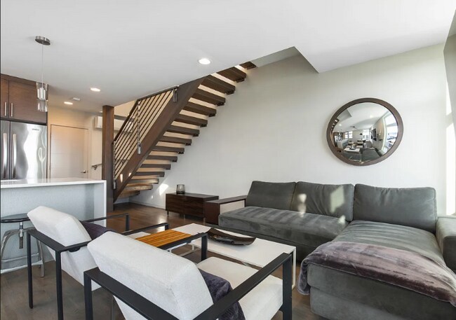 Foto del edificio - 2433 8th Ave N
