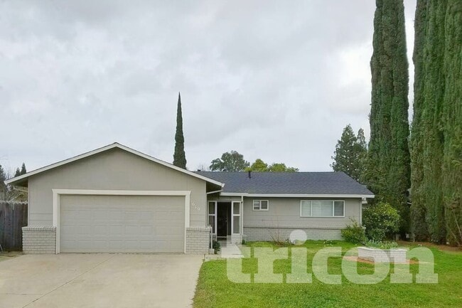 Building Photo - 619 E 24th St