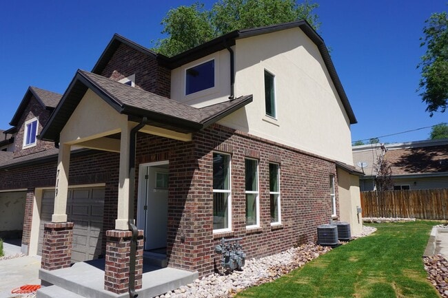 Newer 3 Bedroom Midvale Neighborhood Townhome - Newer 3 Bedroom Midvale Neighborhood Townhome