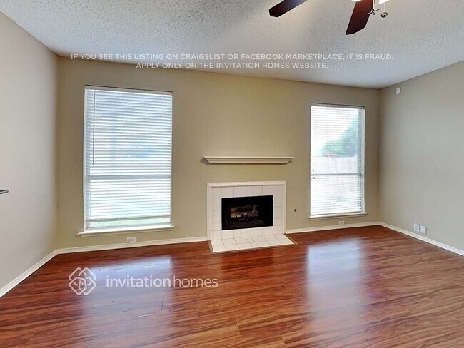 Foto del edificio - 705 River Oak Way