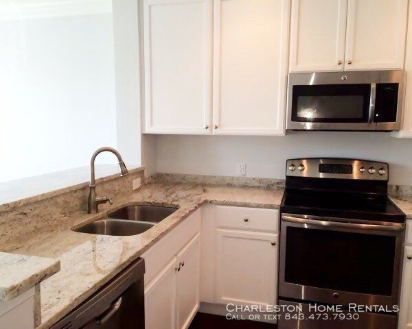 Building Photo - 712 S Shelmore Blvd