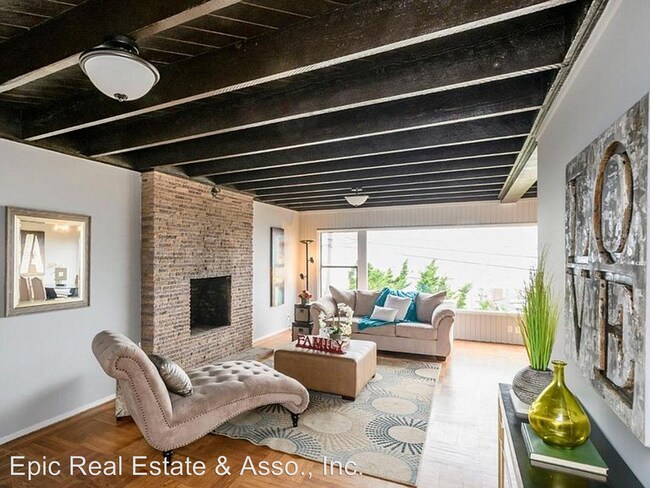 Building Photo - 227 Palisades Dr