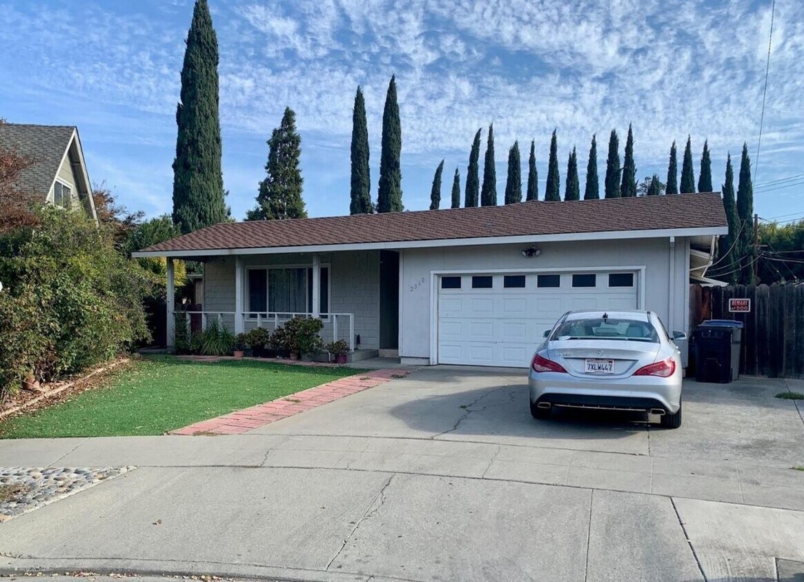 Primary Photo - 2060 Amberwood Ct