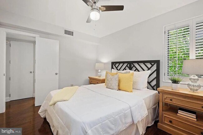 Foto del edificio - 3835 Davis Pl NW
