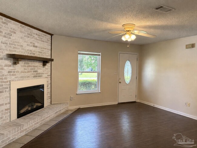 Foto del edificio - 3255 Maplewood Dr