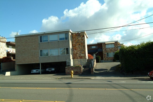 Building Photo - Glen Ellyn