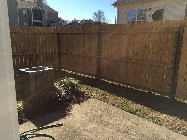 Foto del edificio - Percy Priest Townhouse