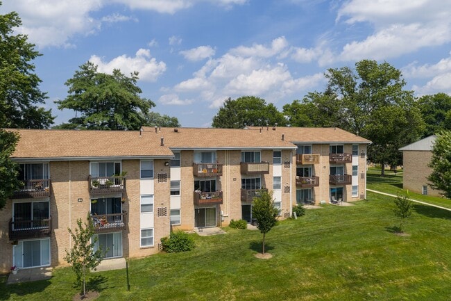 Building Photo - Top Of The Hill Apartments