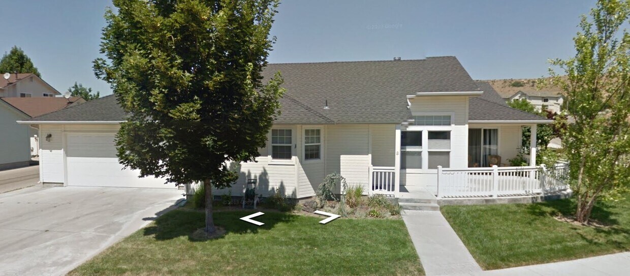 Primary Photo - 2200 E Walling Dr