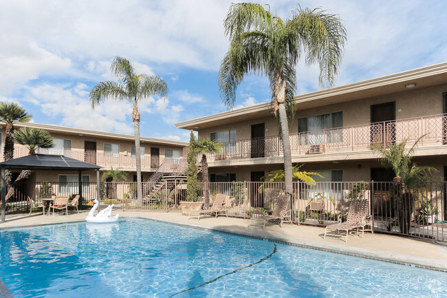 Piscina - Arrowhead Apartments