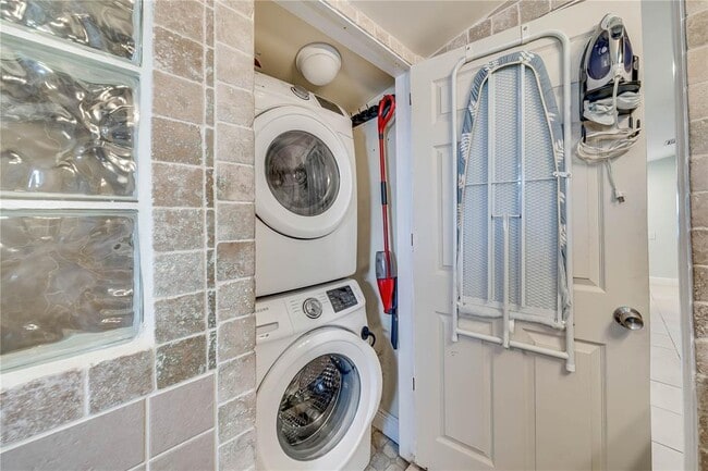 Foto del edificio - 5900 N Farragut Dr