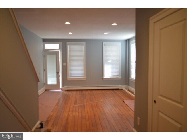 Building Photo - 117 Magnolia St