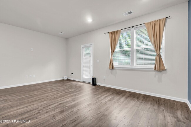 Foto del edificio - 19 Katherine Dr