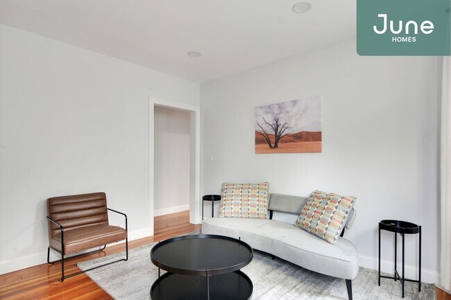 Foto del edificio - ROOM ONLY in 4-bed/2.0-bath Home