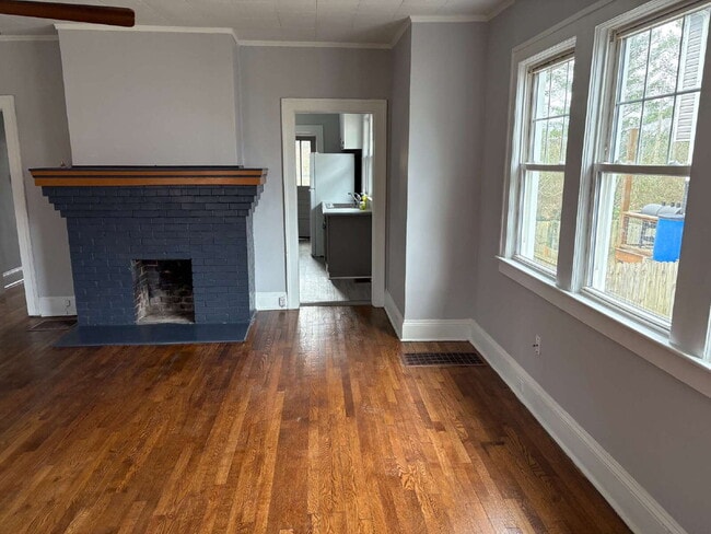 Building Photo - Rare Downtown Asheville Rental: 3BR/2BA House with Huge Yard & City Convenience- Dogs allowed!