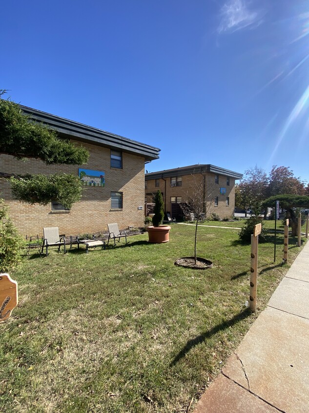Foto principal - 7600 Main St