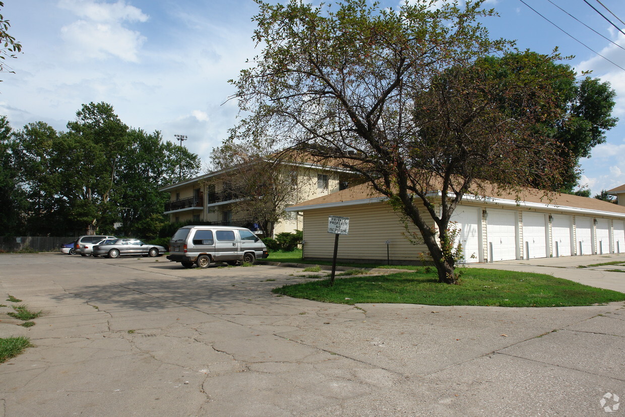 Área de estacionamiento - Capitol View Apartments