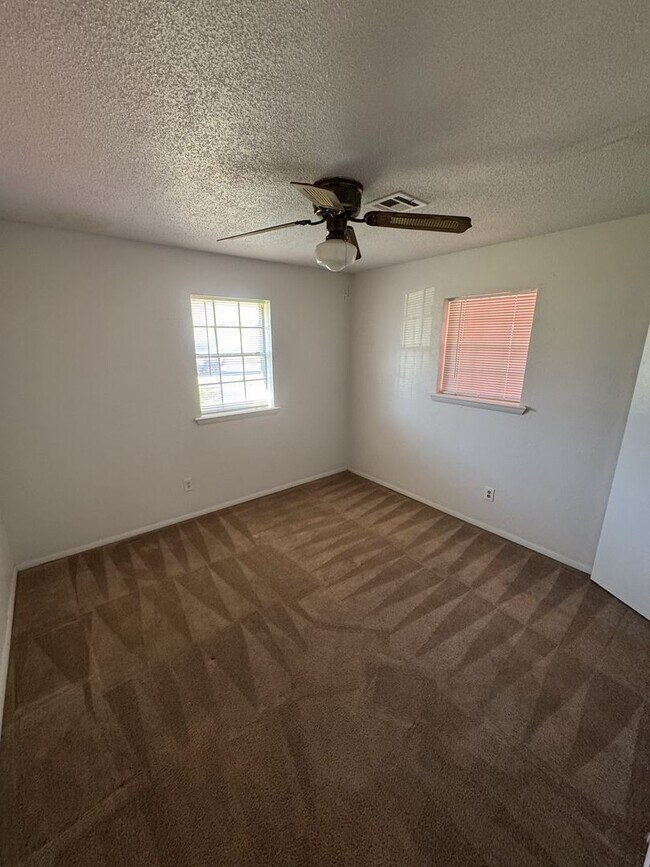 Foto del edificio - In Town 3 Bedroom 1 Bath House