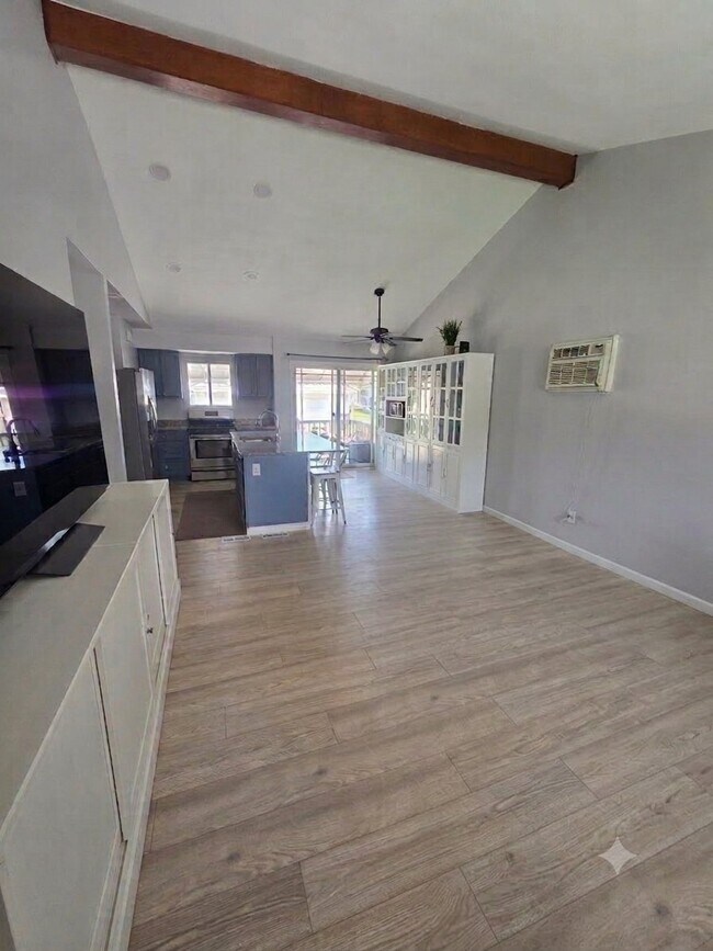 Foto del edificio - 6455 Almont Dr