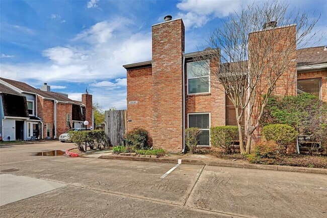 Building Photo - 3200 S Gessner Rd
