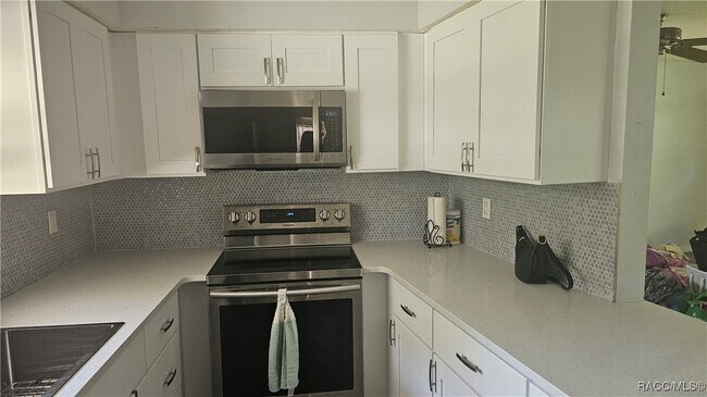 Foto del edificio - 9306 N Santos Dr