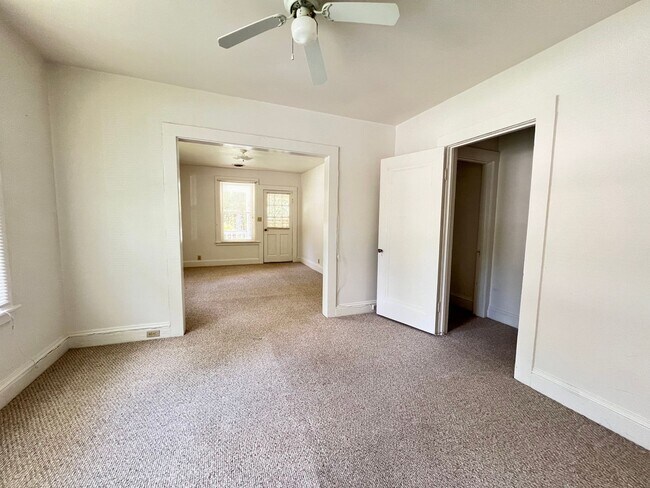 Building Photo - Country Living Rental located just off Int...
