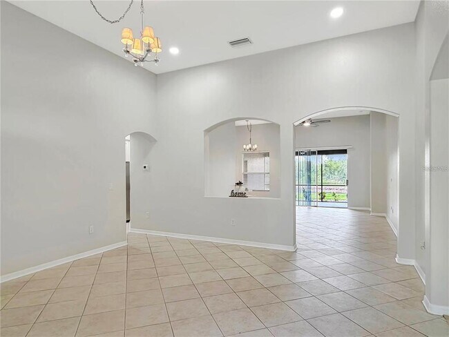 Foto del edificio - 6817 Cromwell Garden Dr