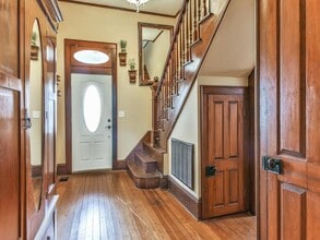 Building Photo - 509 E Luhn St