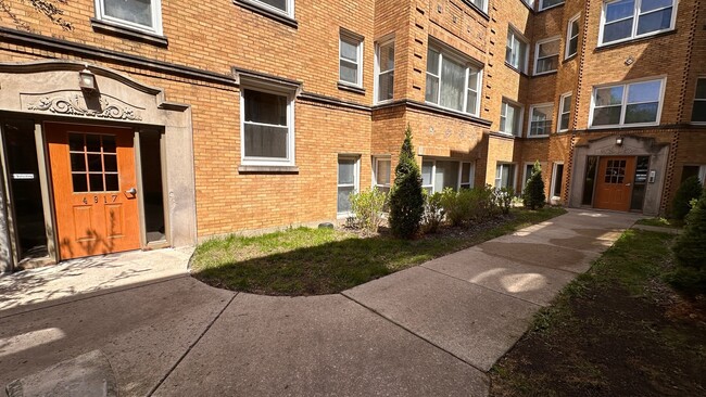Building Photo - 4917 N Avers Ave