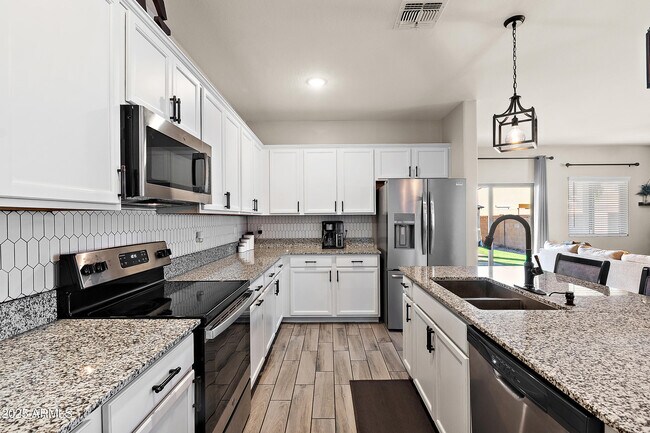 Foto del edificio - 242 Pacific Dr