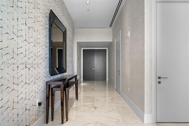 Foto del edificio - 17141 Collins Ave