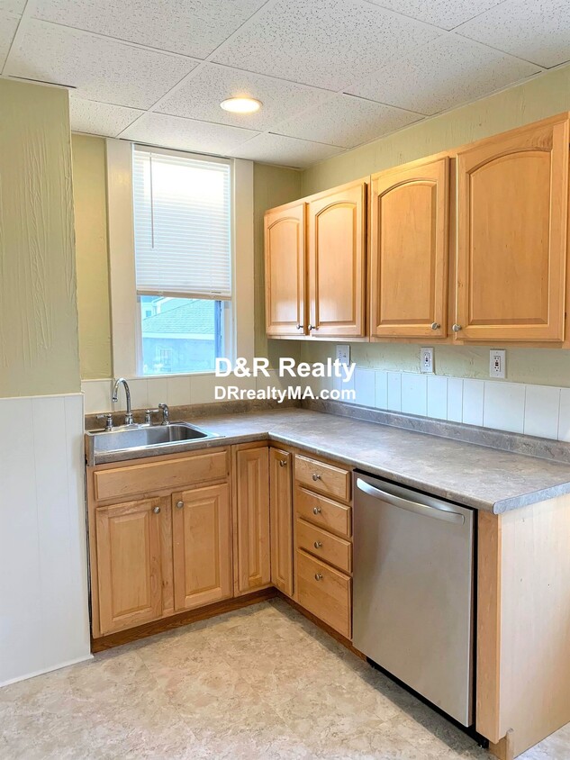 Primary Photo - 14 Beltran St