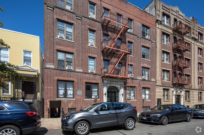 Building Photo - 3044 32nd St