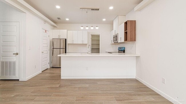 Building Photo - 15 E Yuma Ave