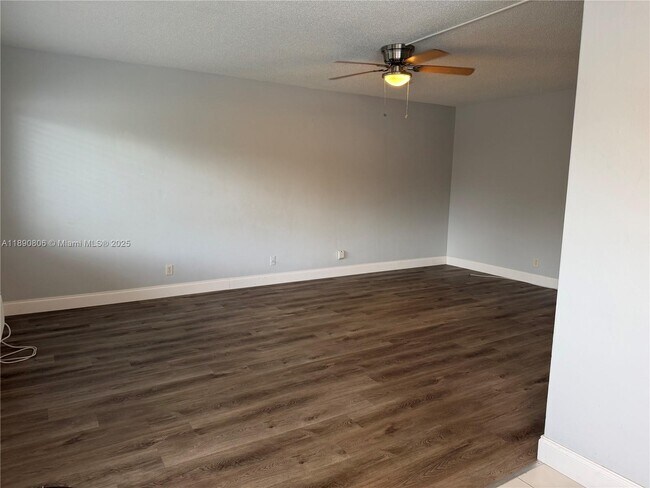 Foto del edificio - 2020 NE 51st Ct