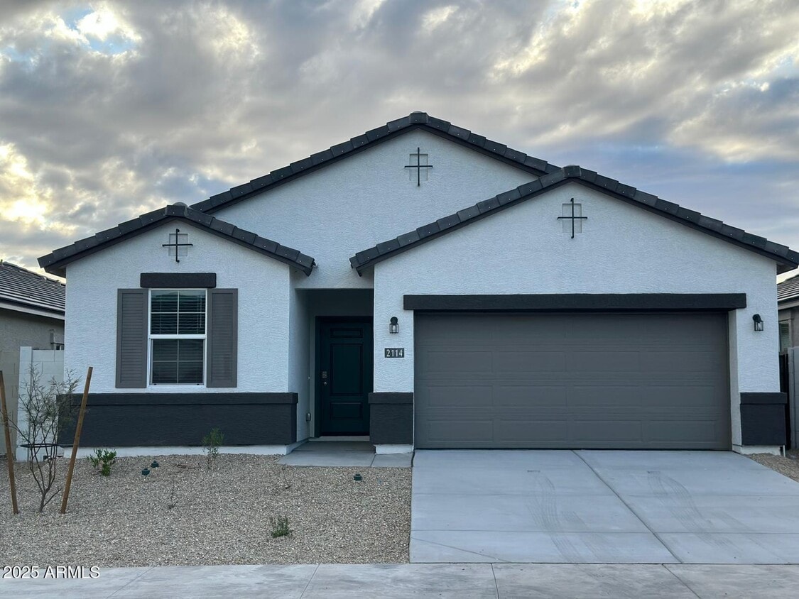 Foto principal - 2114 S 241st Ave